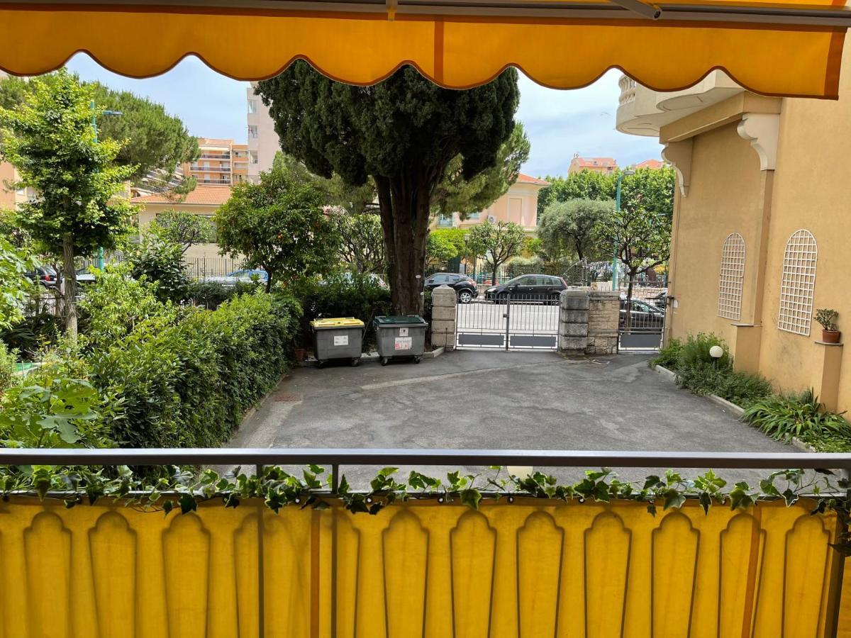 Location Saisonniere Menton 220 M Des Plages Exterior photo